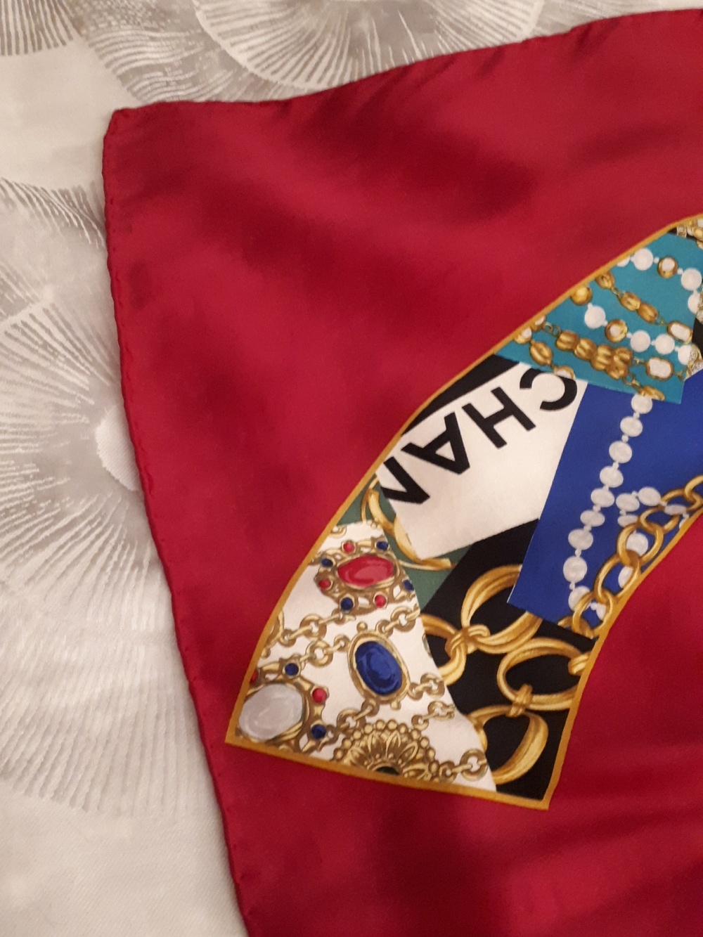CHANEL 100% Silk Scarf Gorgeous & Luxurious with Multicolor CC Logo Authentic - Picture 13 of 15